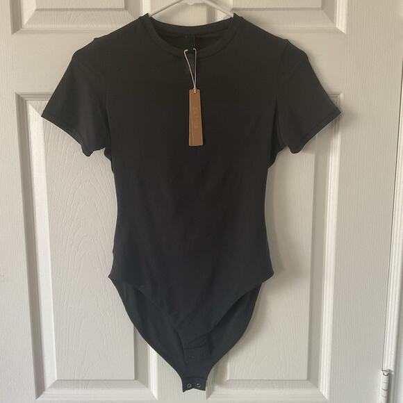 Skims Tops - Skims Fits Everybody T-Shirt Bodysuit Short Sleeve Onyx Black Size Medium